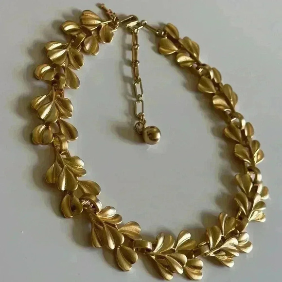 Luxury European Goddess Necklace - Picture 7 of 9